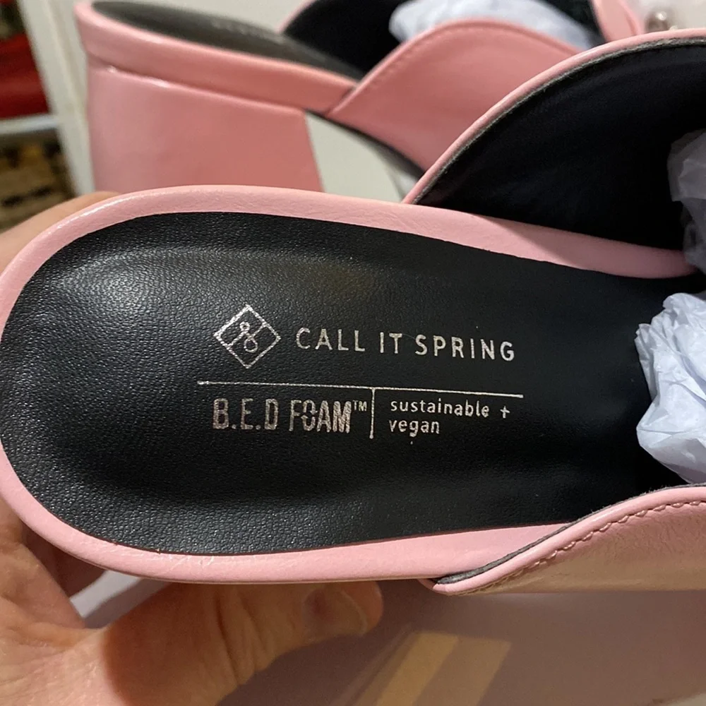 NWT Call It Spring Pink Cassia Chain Pump Size 8.5